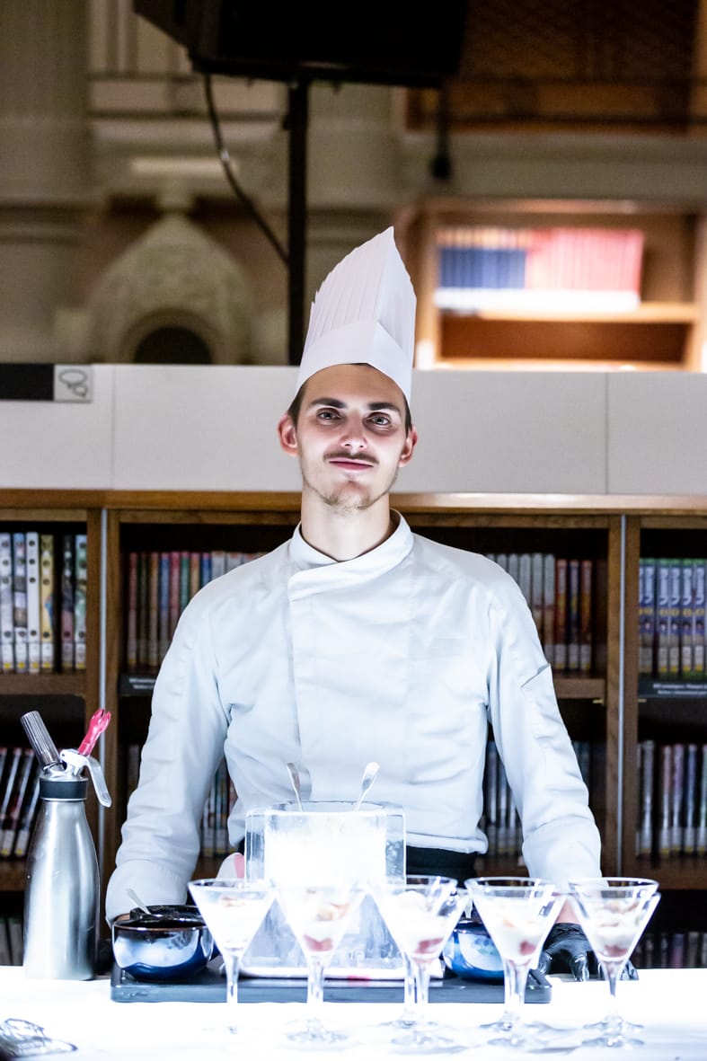 Esteban en prestation sur un rooftop